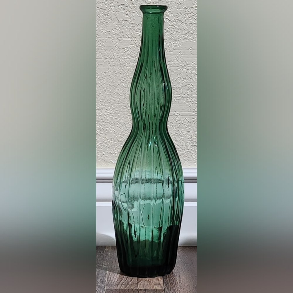 Empoli Style??? Green bottle.  No stopper